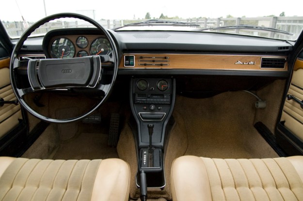 audi 100 coupé S from 1973 in red inside interior 