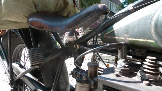 D-Rad R O/4 Motorbike saddle with tank view