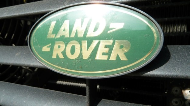 Land-Rover Defender badge grill new one