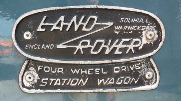 Land-Rover Defender badge without flag old one