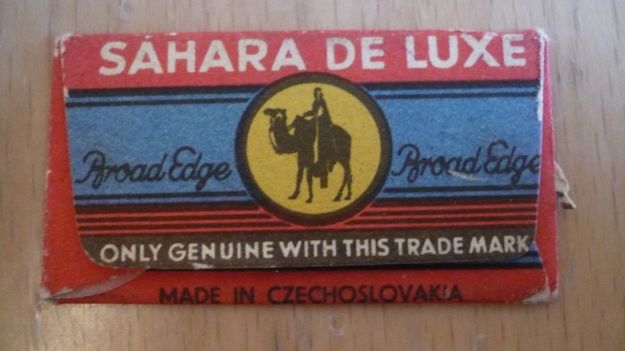 Sahara de Luxe razor blade back view