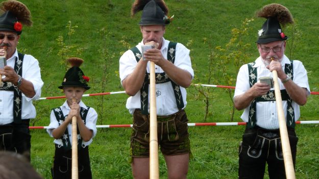 Viehscheid-Maierhöfen 2011 Alphorn players