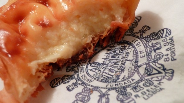 Pastéis de Belém - fist bite