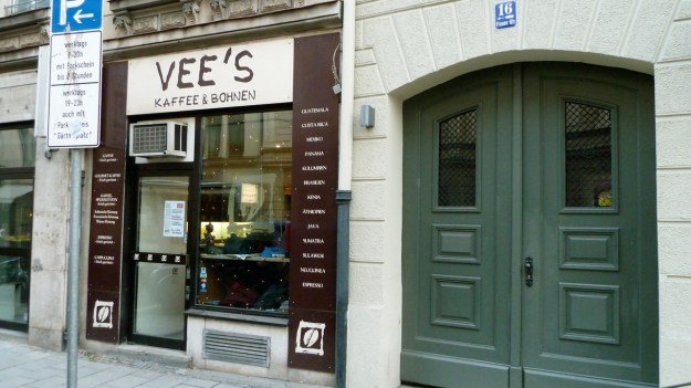 vee´s cafe and cakes - munich view from the outside