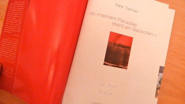 vee´s cafe and cakes - munich inside her book with signature