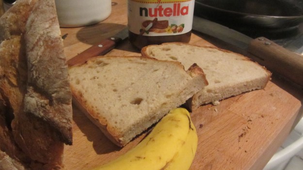 butter roasted bread with nutella and banana - the ingrediences