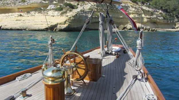 Moonbeam IV Yacht - steering wheel