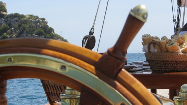 Moonbeam IV Yacht - steering wheel