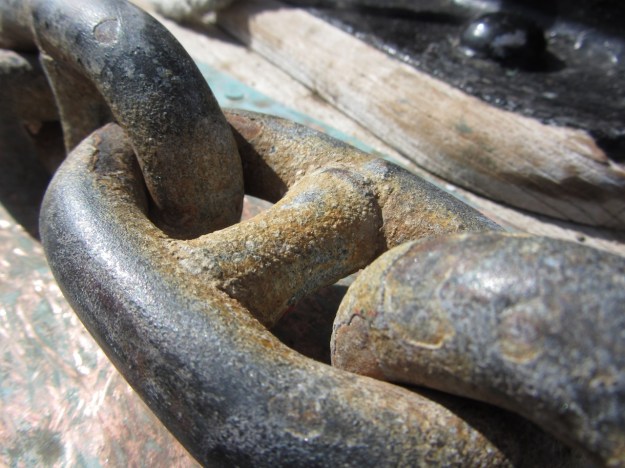 Moonbeam IV Yacht anchor chain macro