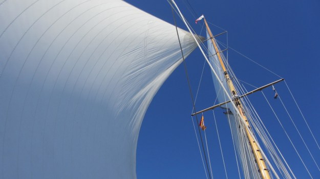 Moonbeam IV Yacht - sail