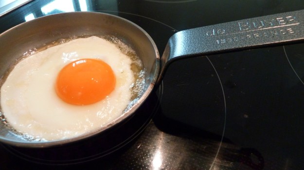 my de buyer cast iron breakfast pan, best for fried eggs