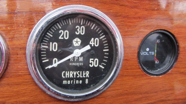 Pedrazzini Mahagoni Boat - engine rpm