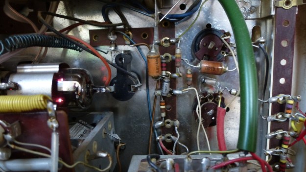 Braun RT 20 Radio - details with tubes 