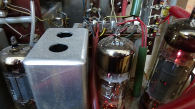 Braun RT 20 Radio - inside views glowing tubes