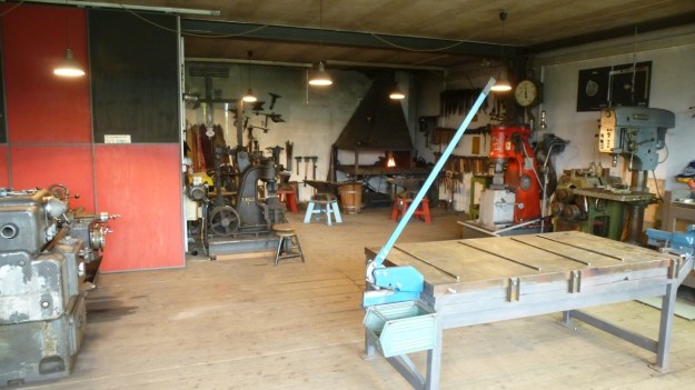 Learn to forge with mastersmith Tom Carstens - inside the forge workshop