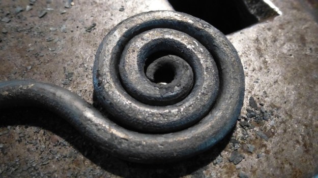 Learn to forge with mastersmith Tom Carstens - circling the iron
