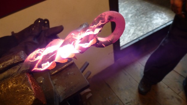 Learn to forge with mastersmith Tom Carstens - turning the iron