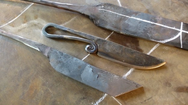 Learn to forge with mastersmith Tom Carstens - archaic knife