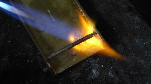 vintage US belt buckle from Amtraq beeing feinschmucked - solding