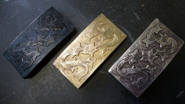 vintage US belt buckle from Amtraq beeing feinschmucked - original, bronze and darkened 