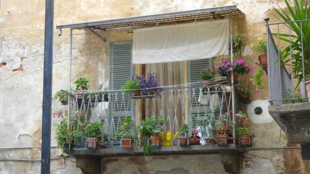 old doors in italy - balcony saluzzo