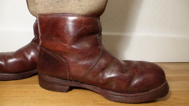 brown felt boots - santa claus - chestnuts vintage leather inside view