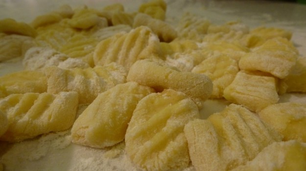Gnocchi with gorgonzola and spinach pattern with fork