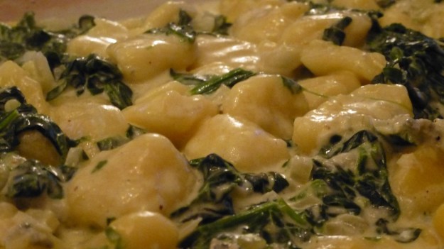 Gnocchi with gorgonzola and spinach ready 