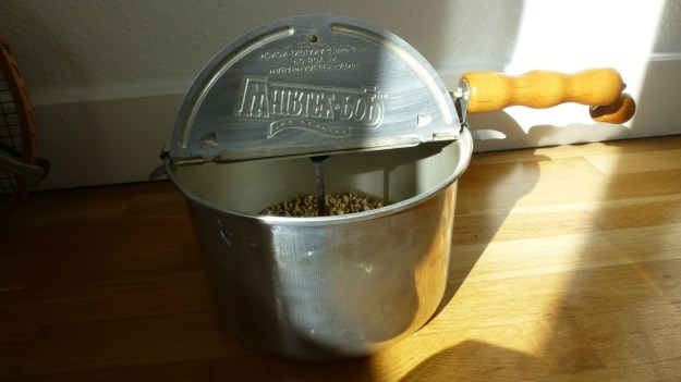 Homeroasted coffee and fresh bread - whirley pop