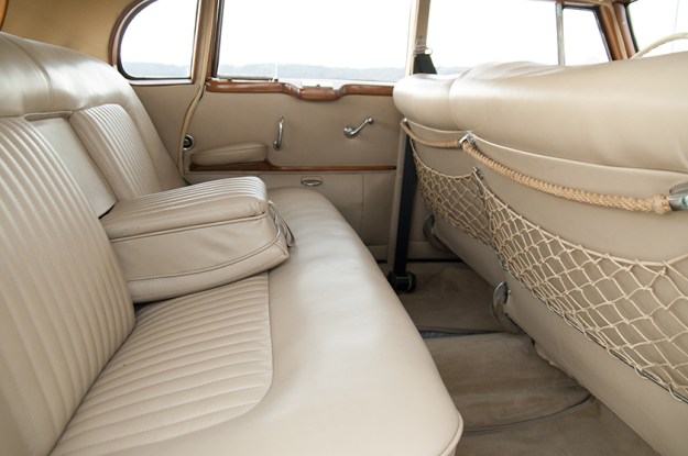 Mercedes-Benz 300 b W186 III Adenauer backseat