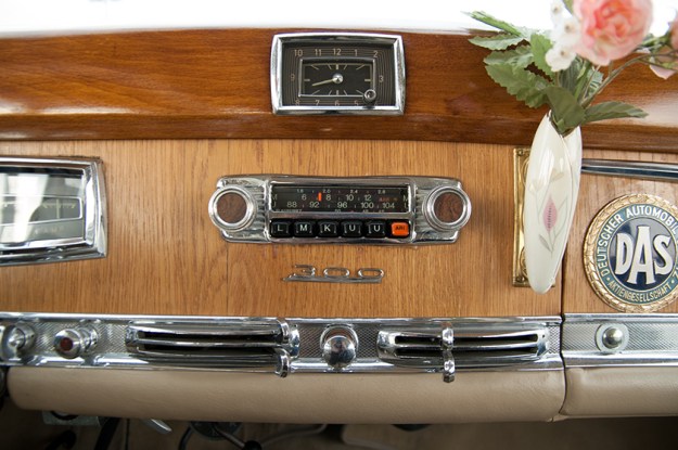 Mercedes-Benz 300 b W186 III Adenauer cockpit radio