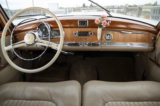 Mercedes-Benz 300 b W186 III Adenauer cockpit