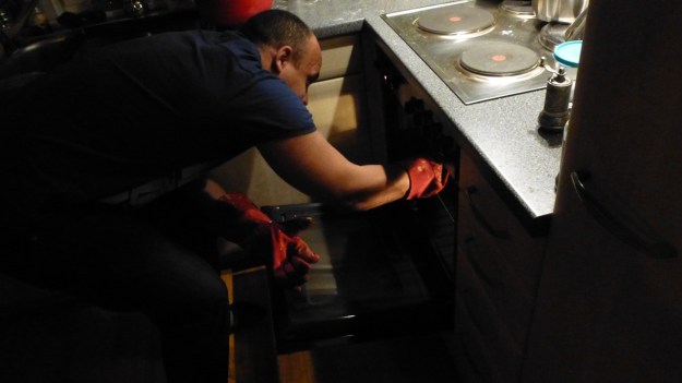 Bread and Pizza Workshop - no knead bread getting out of the oven