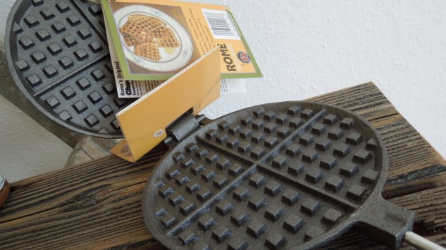 Chuckwagon Waffle Iron for Barbecue and Campfire1