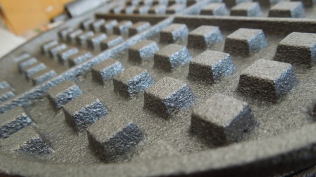 Chuckwagon Waffle Iron for Barbecue and Campfire1