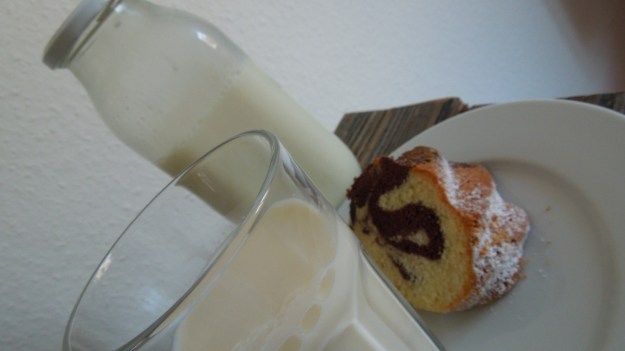 Marmorkuchen with milk 