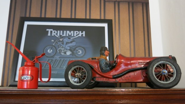 Peter Fields Berlin Shop visit - Feinschmuck triumph bike