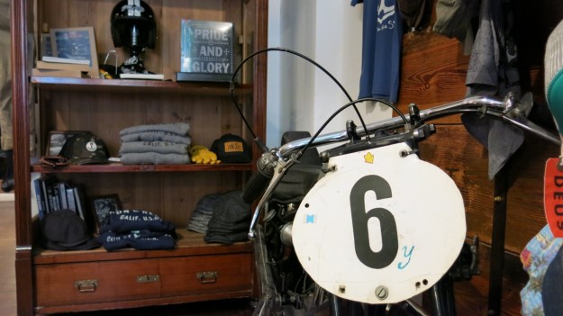 Peter Fields Berlin Shop visit - Feinschmuck old racebike