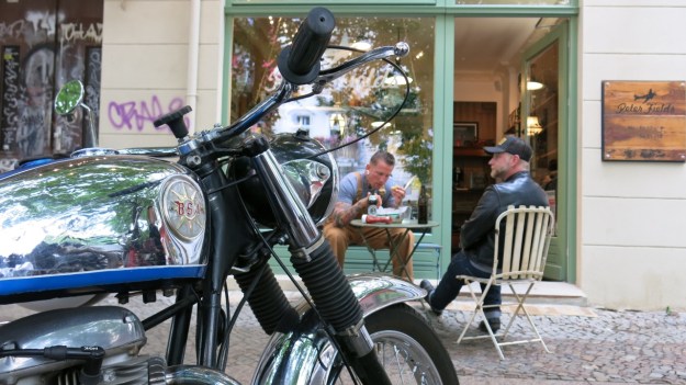Peter Fields Berlin Shop visit - Feinschmuck outside view