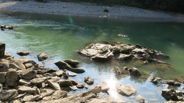 river camp and fish 044