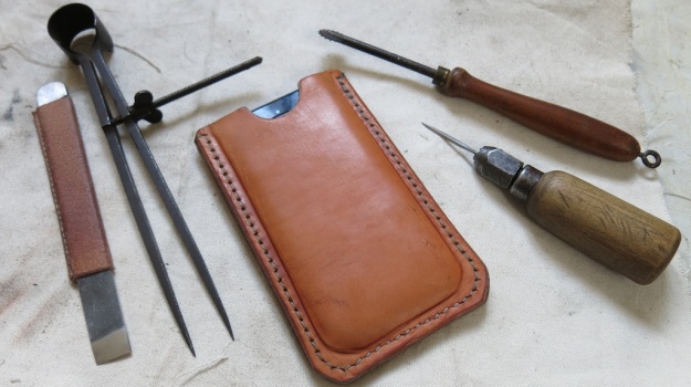 DIY hand sewn IPhone 5 leather sheath 721