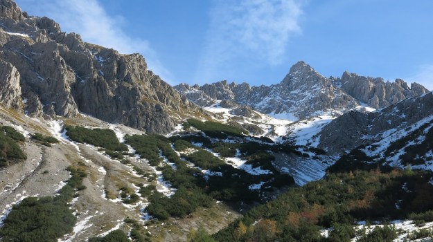 Hiking to the Sarotlahütte  785