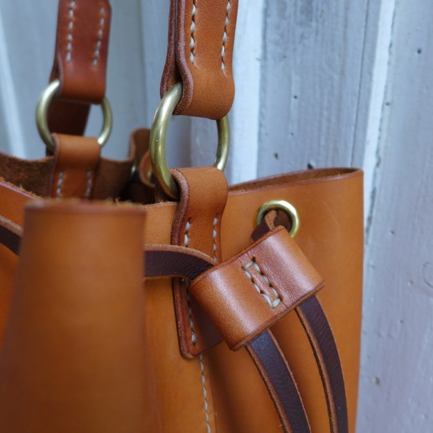 Gloria bucket bag Alexander von Bronewski Leder Cognac hellbraun  3502