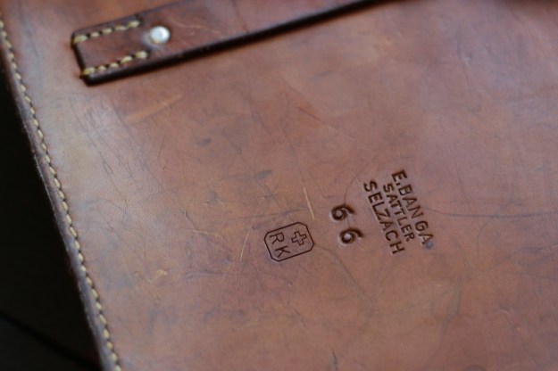 Schweizer Armee Ledertasche Karten Handgenäht Sattler Banga Selzach1